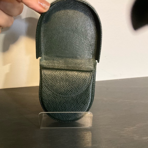 Louis Vuitton Taiga Coin Case - Picture 4 of 11